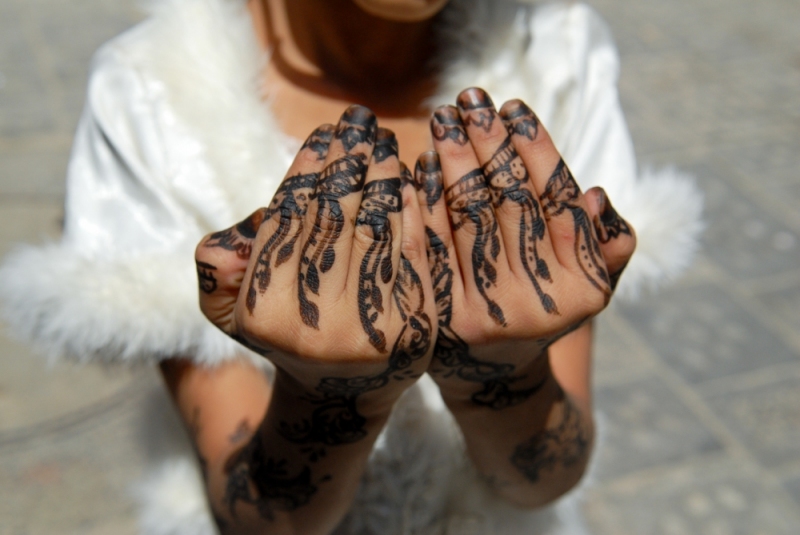 04-Yemen-Henna_Hands